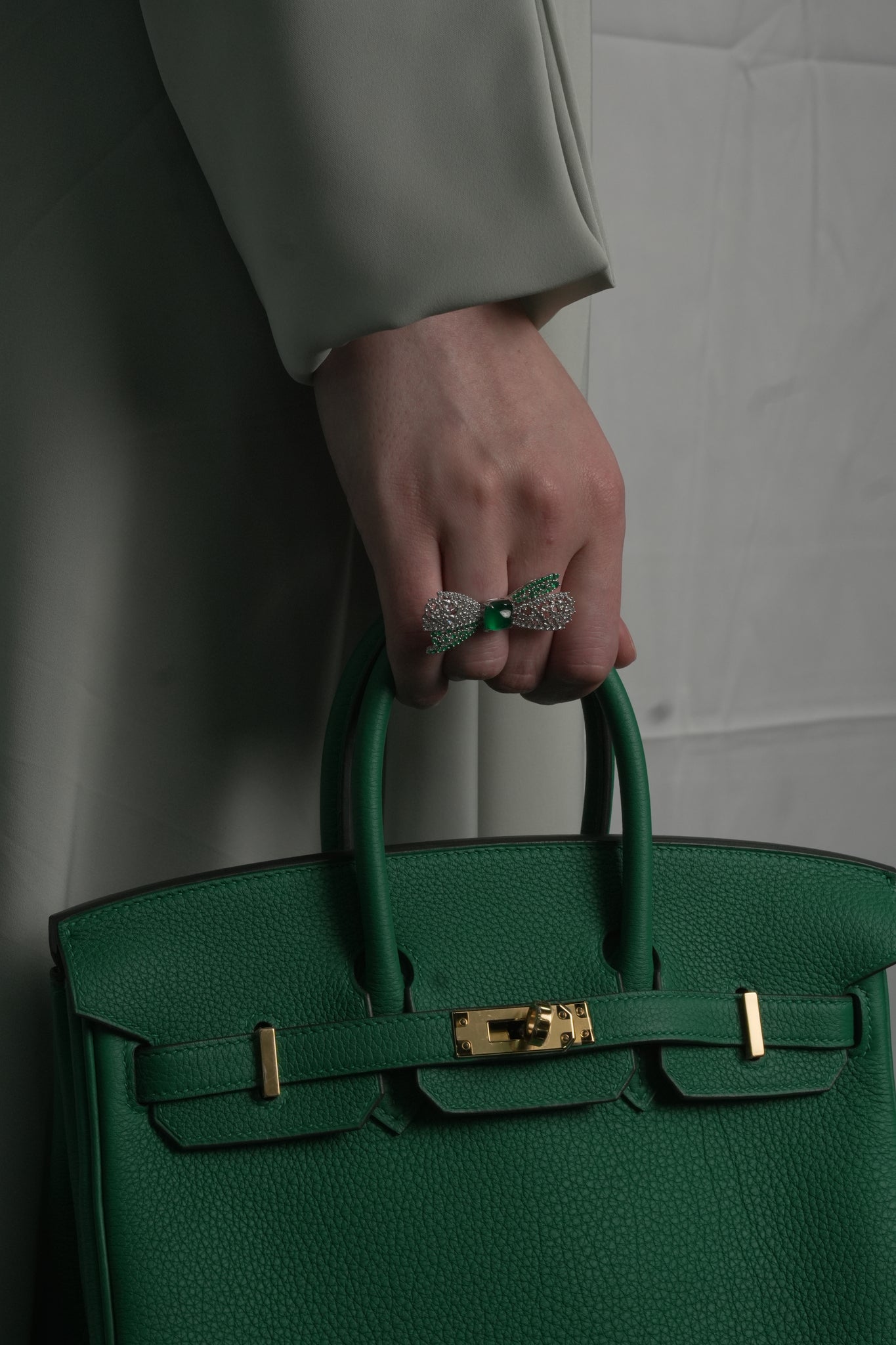Ribbon Emerald & Diamond Ring